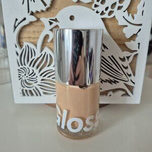 Glossier Stretch Fluid Foundation shade Light 4